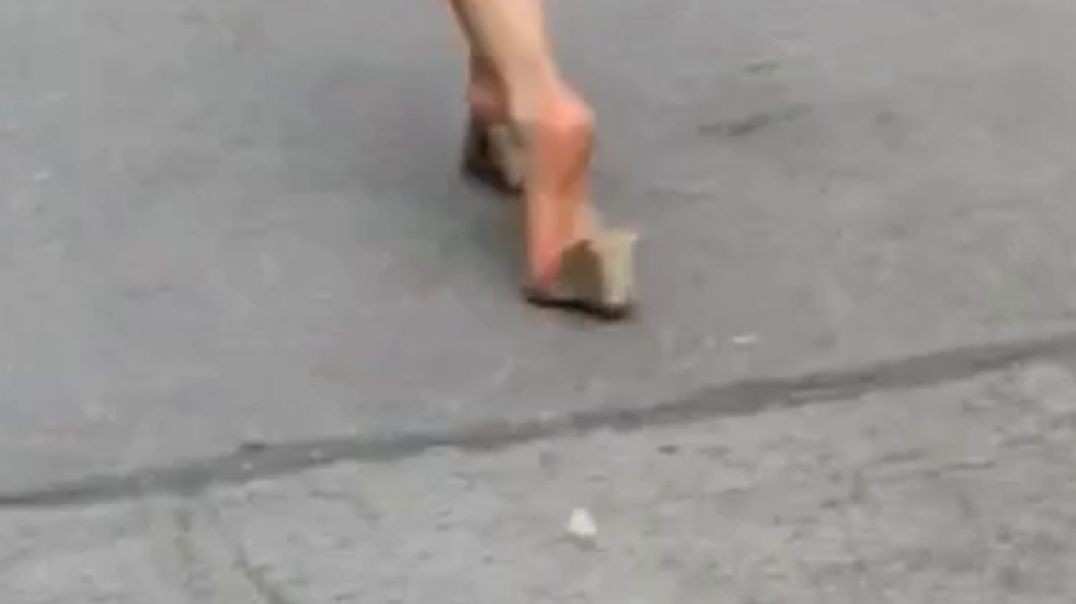 candid slapping wedges II - slomo