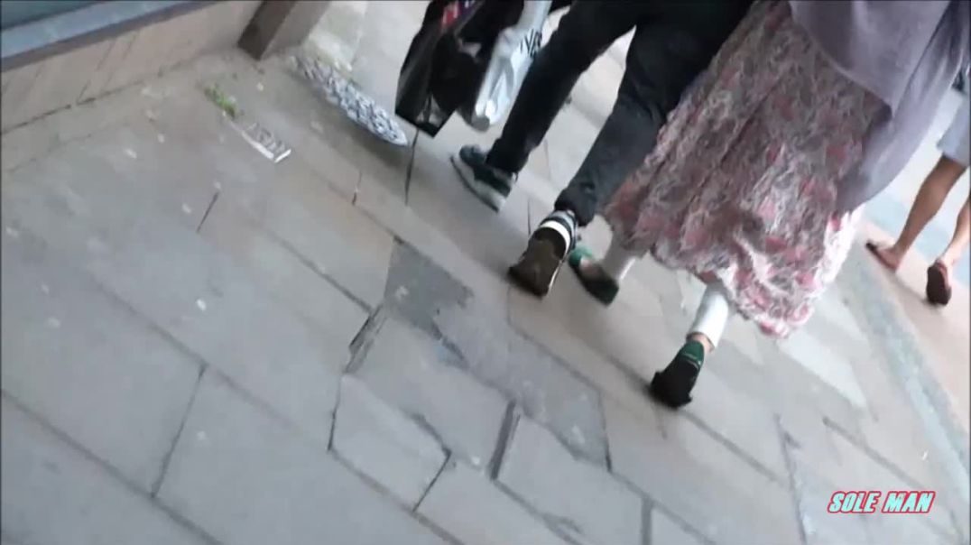 Arab Asian Milf walking in loose green flats (great walking heelpopping)