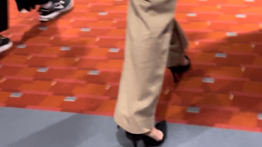 Stiletto girl leaves the convention