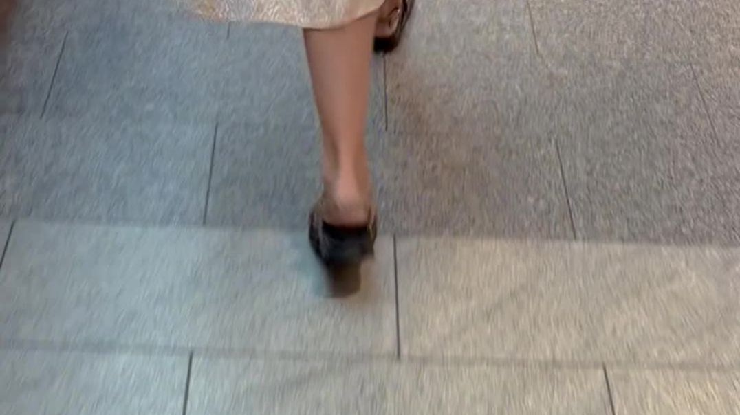 Low riding left strap