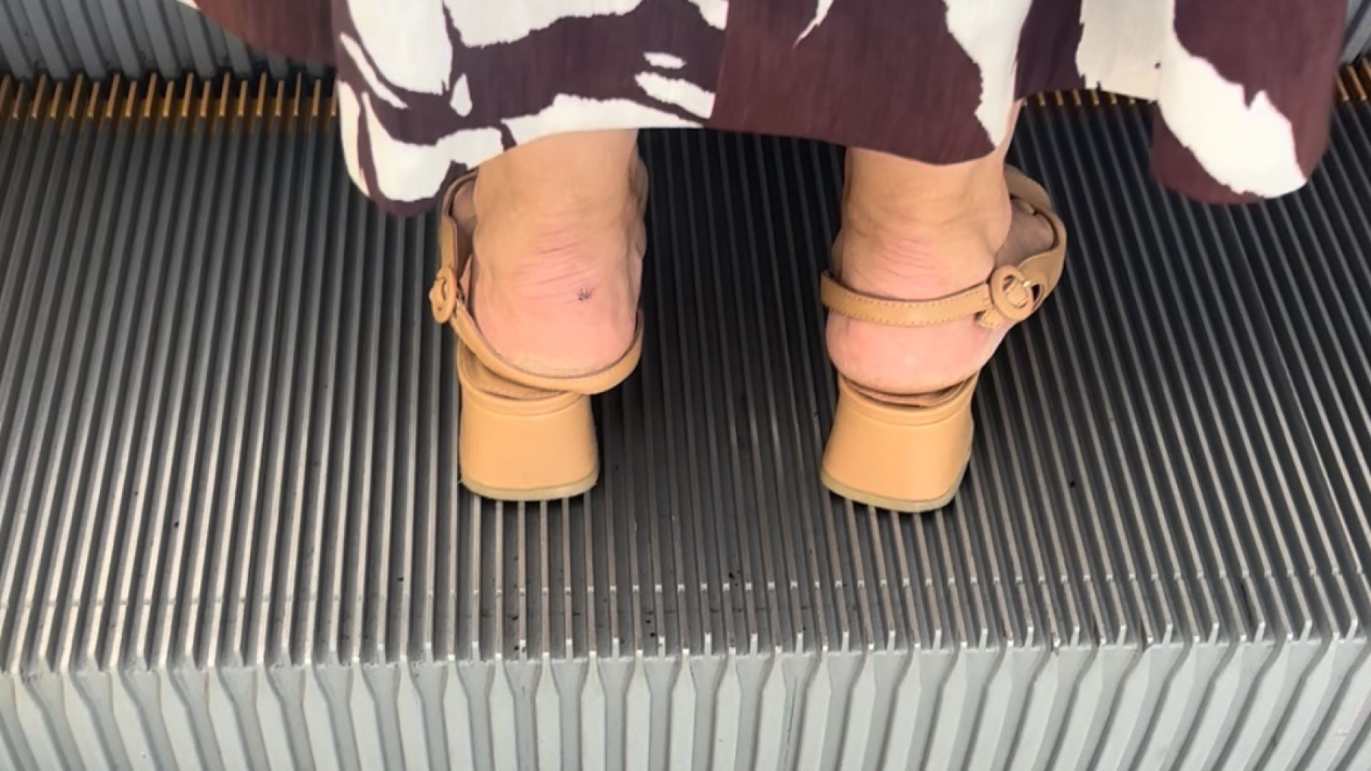 Mature woman in loose Slingback