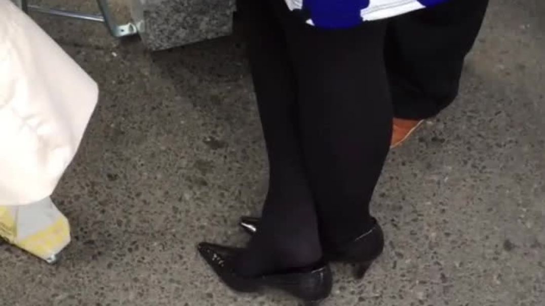 sexy candid shoeplay in pumps and stockings