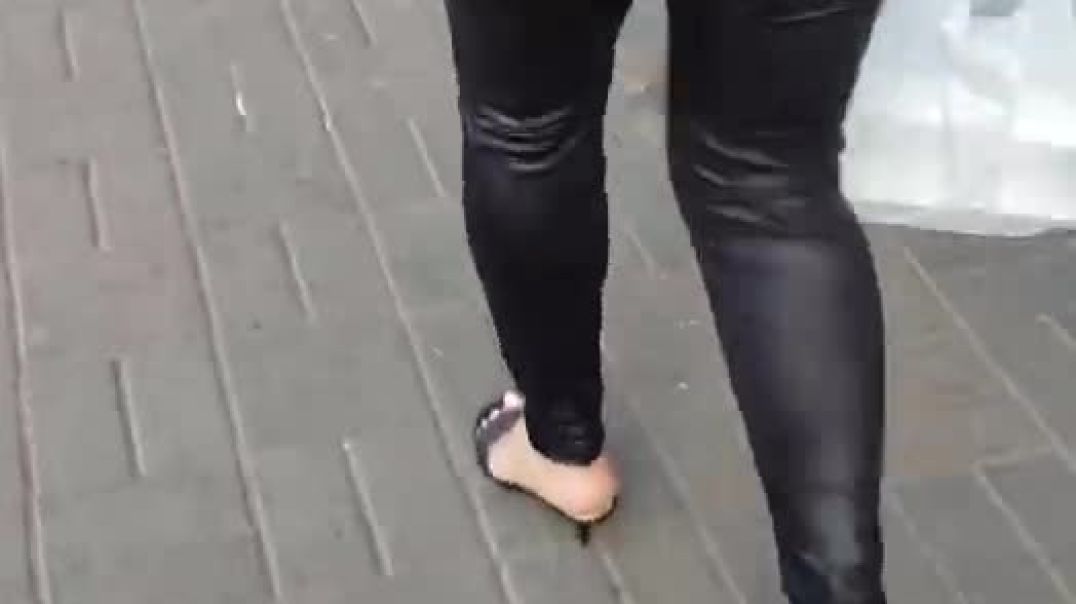 Slapping black mules