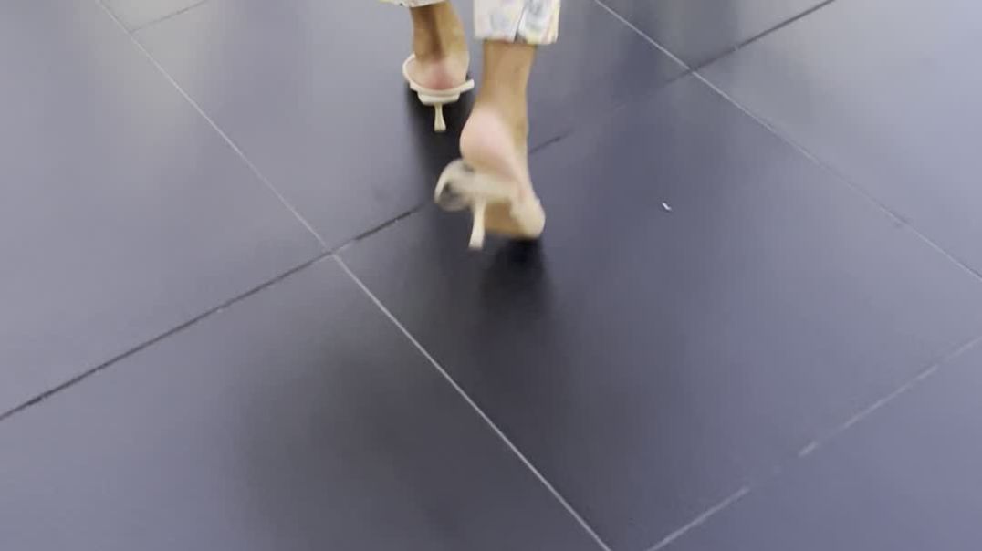 Milf walking with crushed slingbacks heels