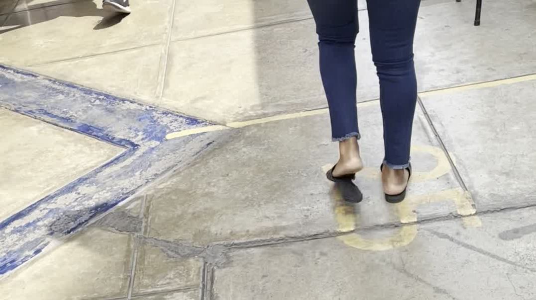 Woman claps sandals black flats