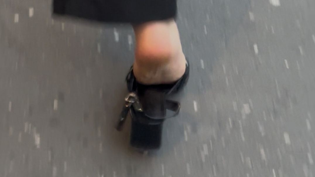 She got sick of her loose slingbacks