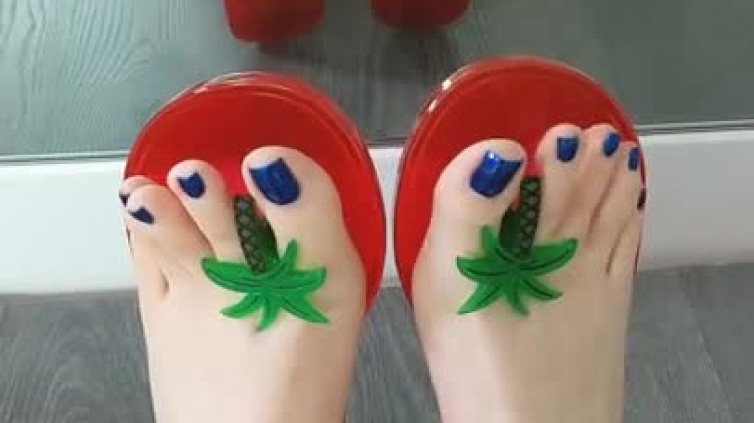 2026 329 TOELOOP asina feet in red toeloop