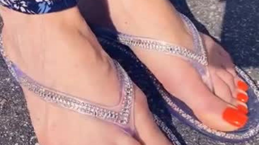 2026 416 CLEAR SANDALS pretty long toes in clear flipflops