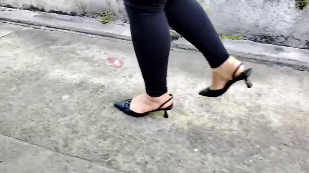 Loose heel straps