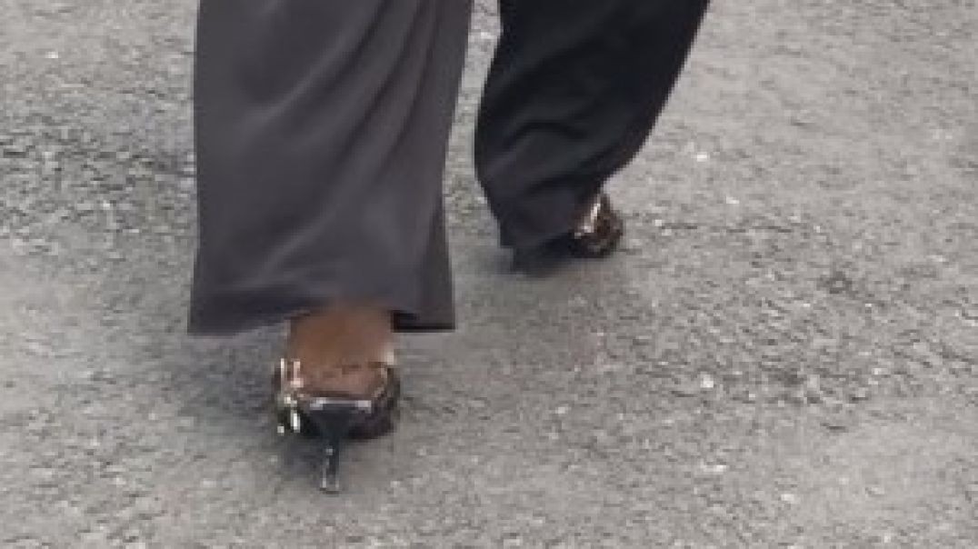 Fallen heelstraps