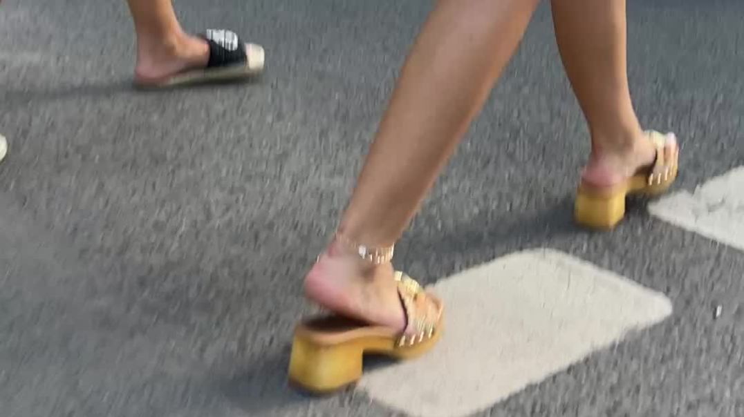 Clog type sandals