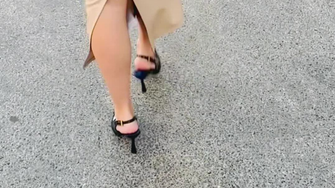 Pointy Toe Slings Staying Up