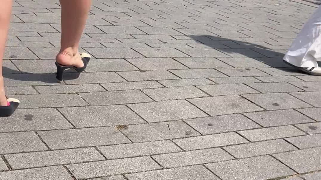 Closed toe mules