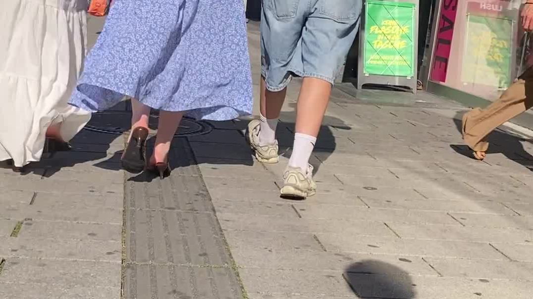 Brown mules