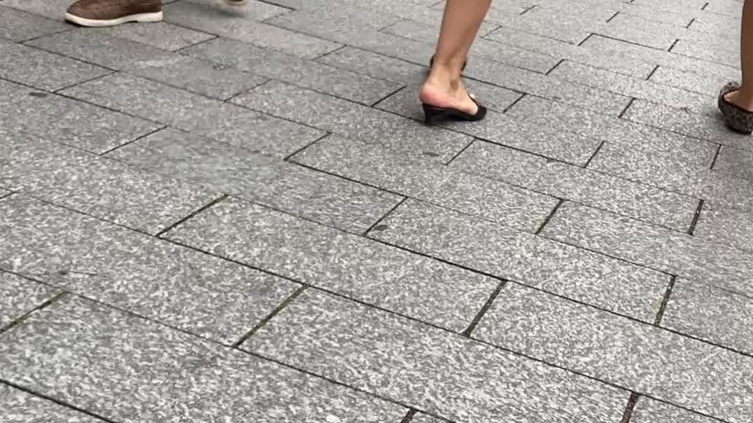 Low heelden mules