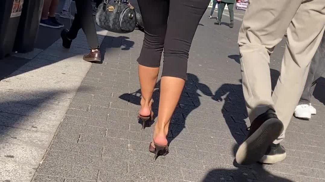 Brown mules