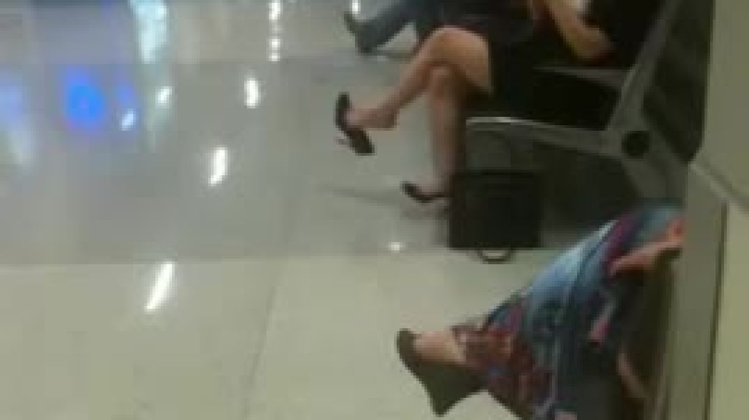 candid dangling in subway