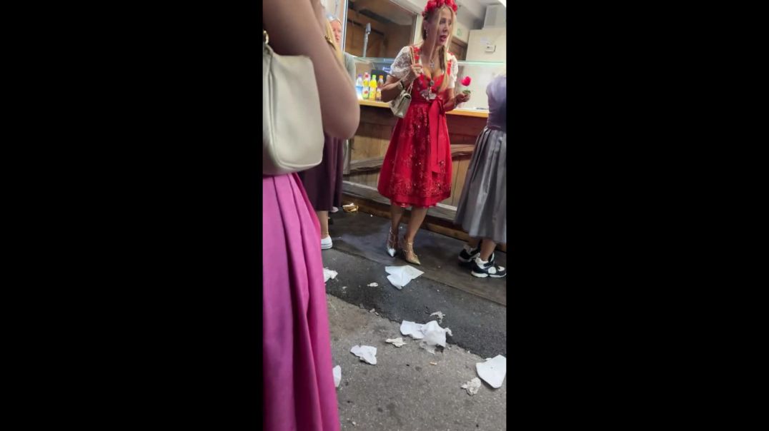 nude slingpumps at Oktoberfest  (2/2)