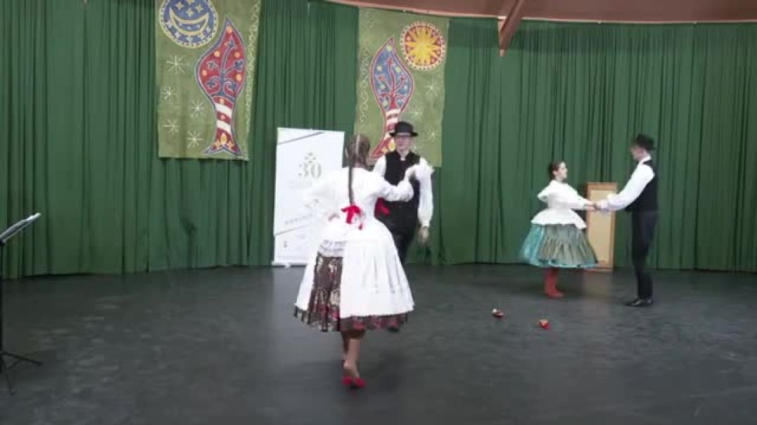 Dancer loosing her mules